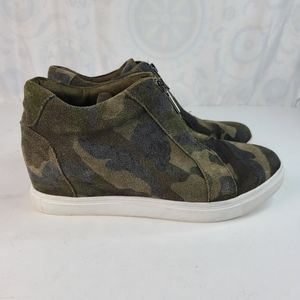 Blondo Glenda waterproof suede camouflage zip-up hidden wedge sneakers 9